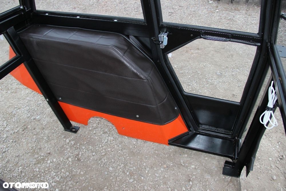 Kabina ciągnikowa do ciągnika C 360 LUX z błotnikami SZYSZKA CE - 2