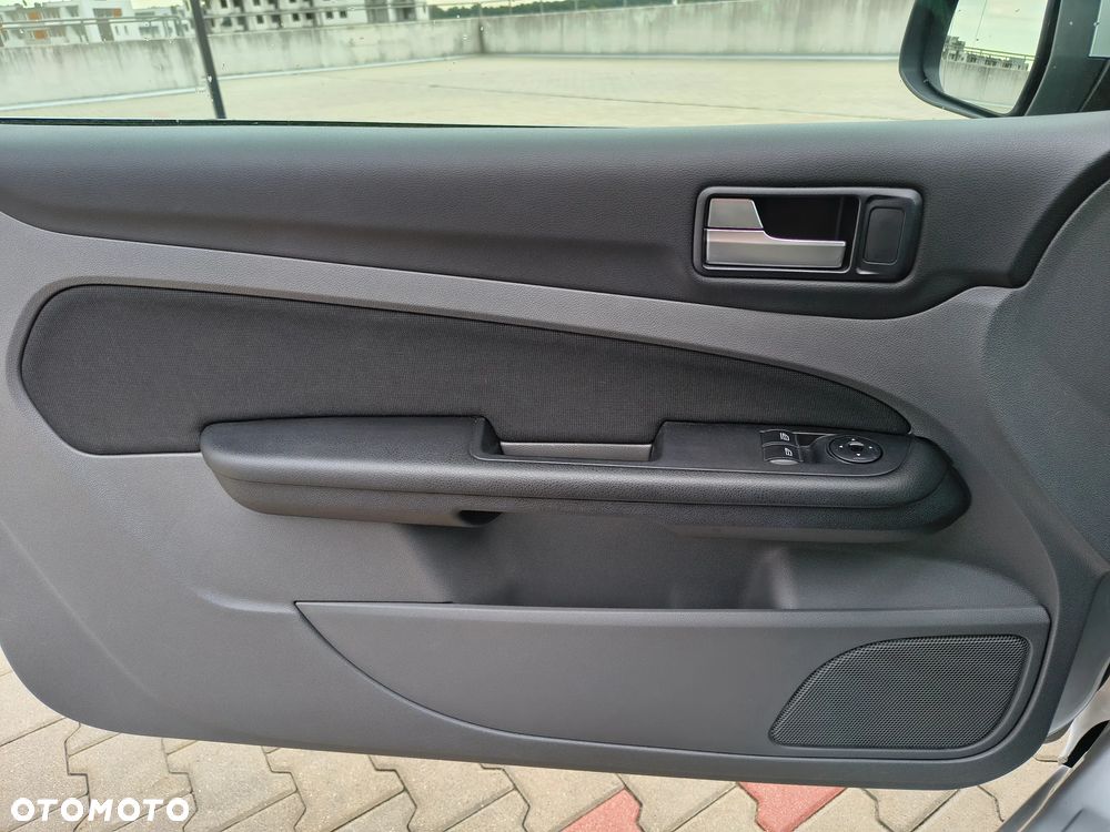 Ford Focus 1.6 16V Trend - 14