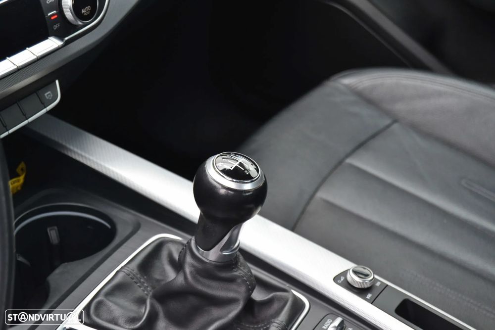 Audi A4 2.0 TDI Design - 17