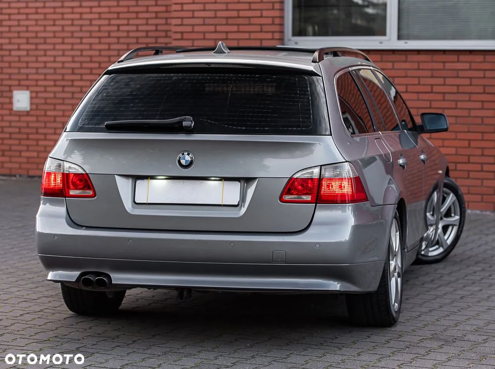BMW Seria 5 523i Touring - 12