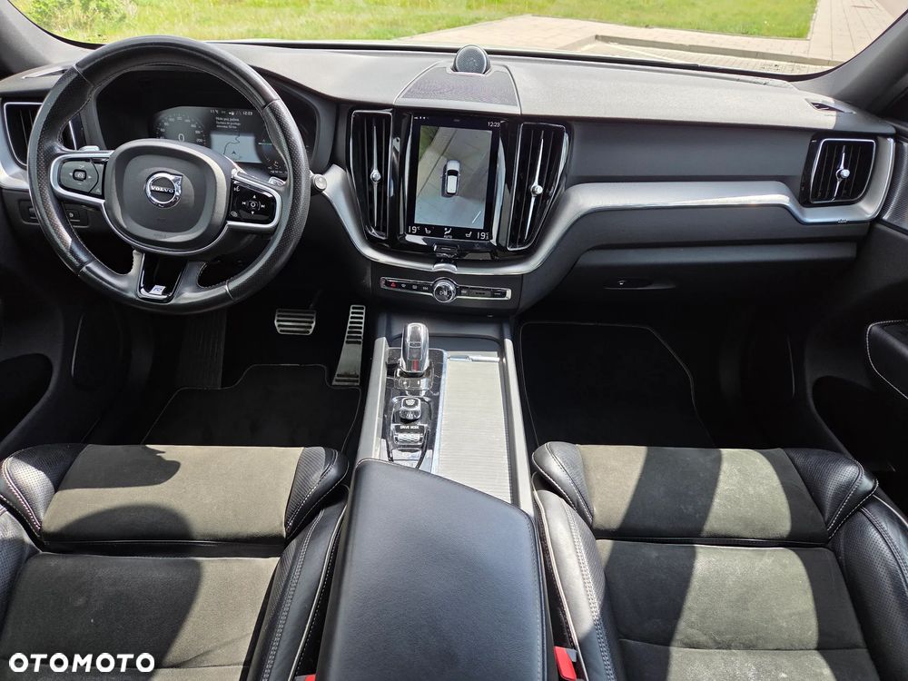 Volvo XC 60 T8 AWD Plug-In Hybrid R-Design - 26