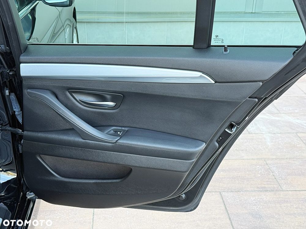 BMW Seria 5 520d xDrive - 26