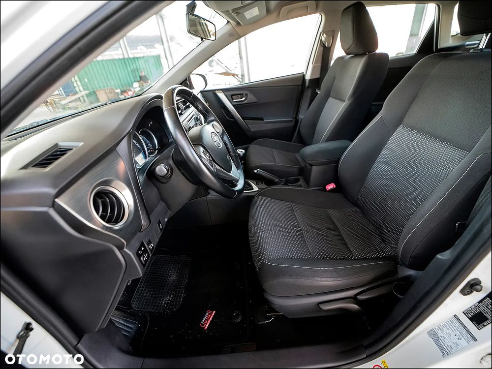 Toyota Auris - 18