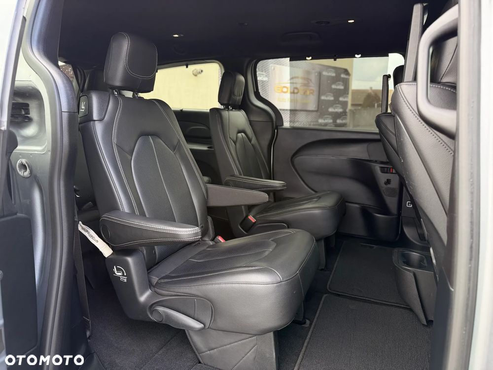 Chrysler Pacifica - 15