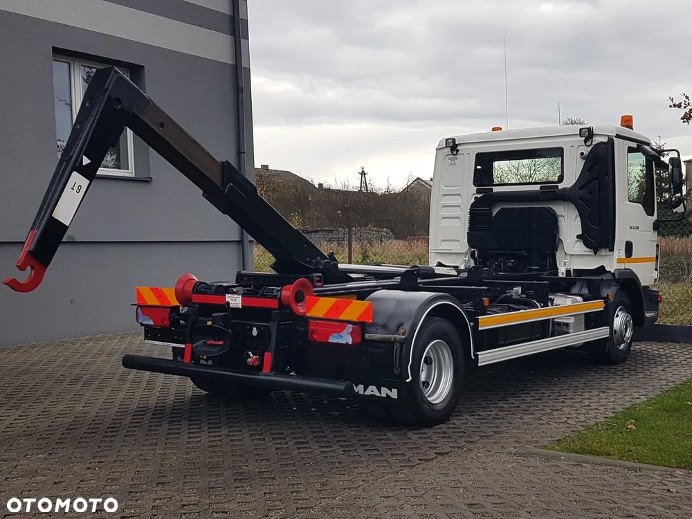 MAN TGL 12.220 HAKOWIEC 4x2 KLIMA HAKOWIEC DO KONTENERÓW - 8