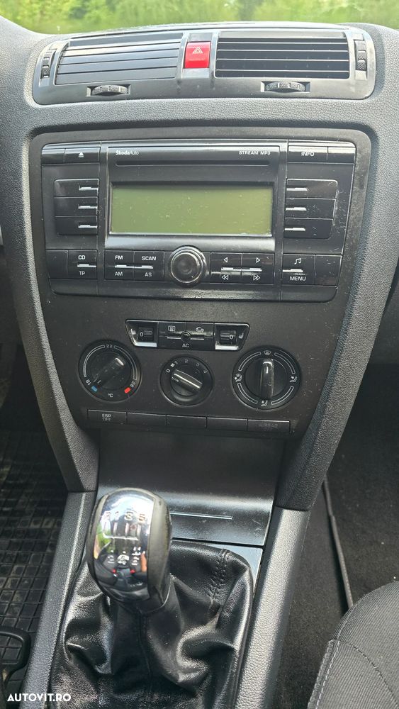 Skoda Octavia 2.0 TDI DPF Elegance - 10