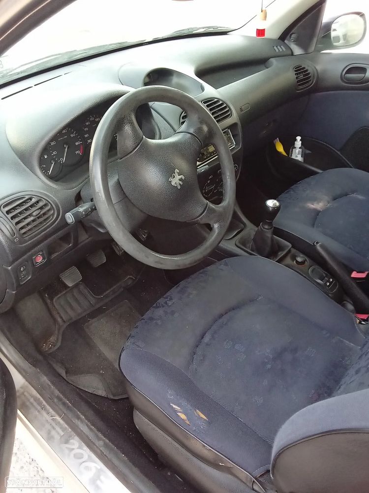 Peugeot 206 1.1 XR - 6