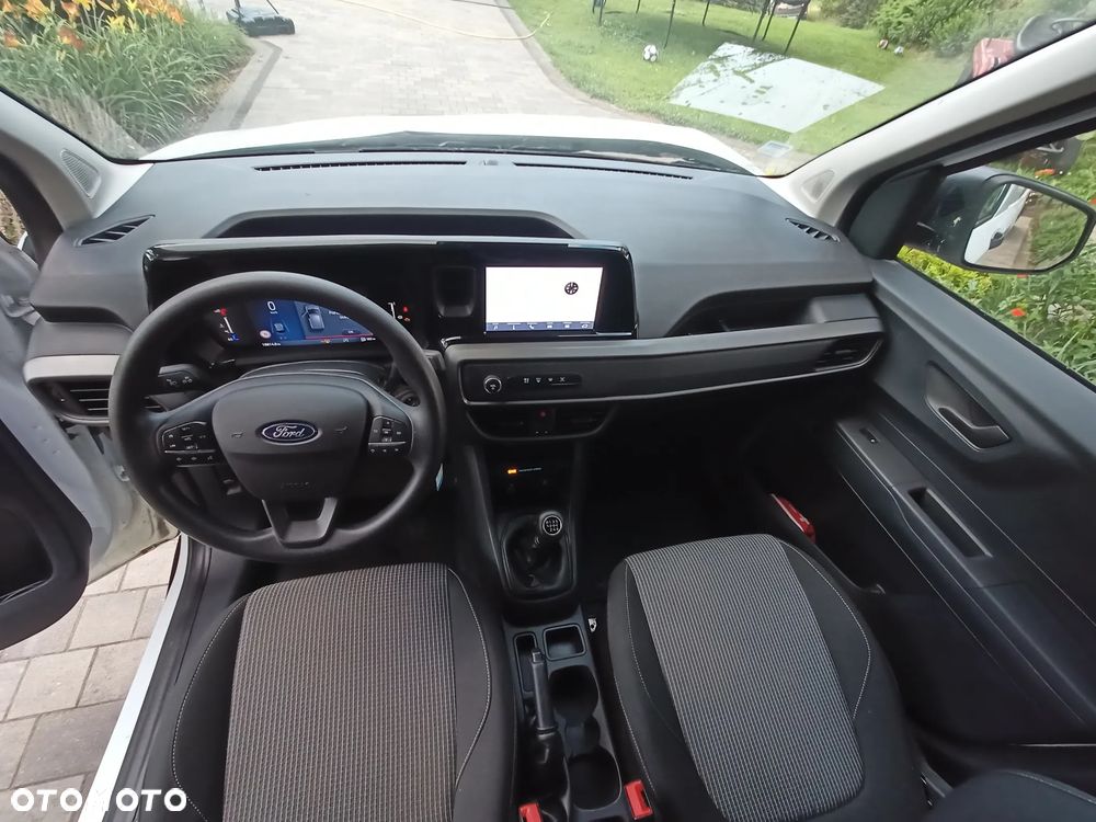 Ford Transit Courier - 14