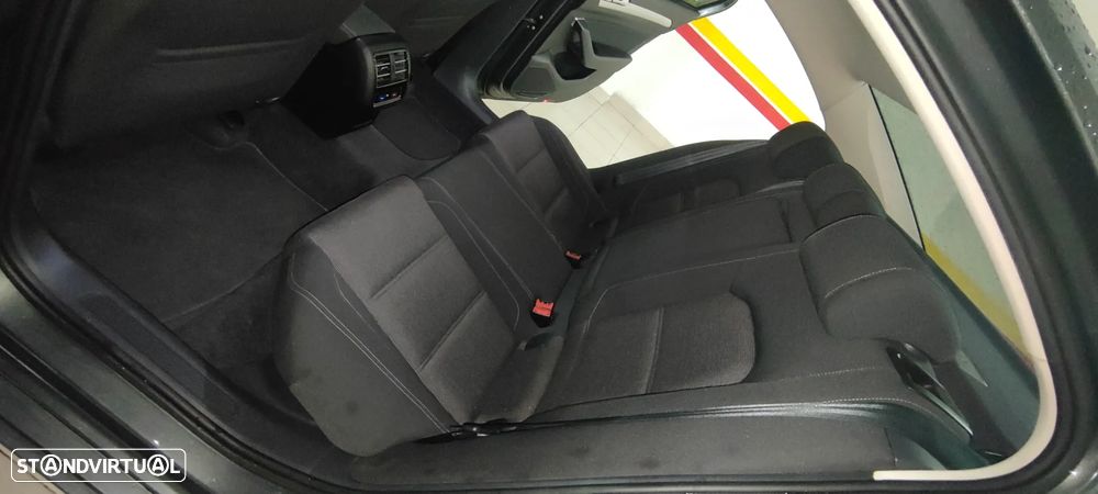 VW Passat 2.0 TDI Confortline - 9