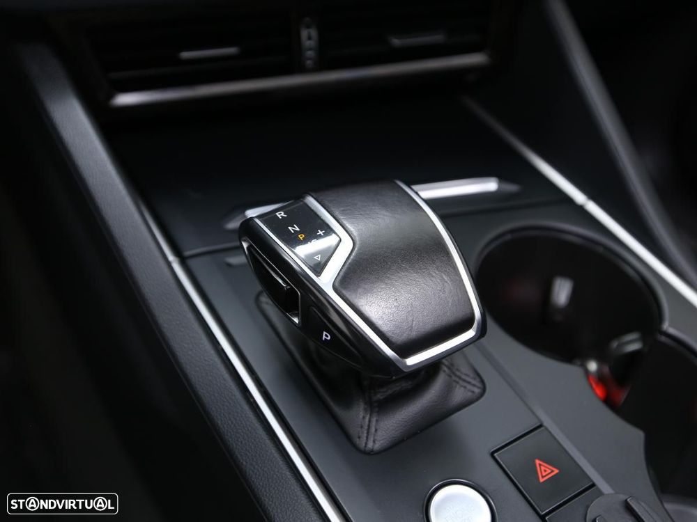 VW Touareg 3.0 TDI V6 Elegance - 26