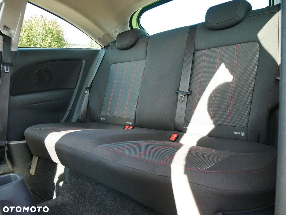 Opel Corsa 1.4 16V Sport - 11
