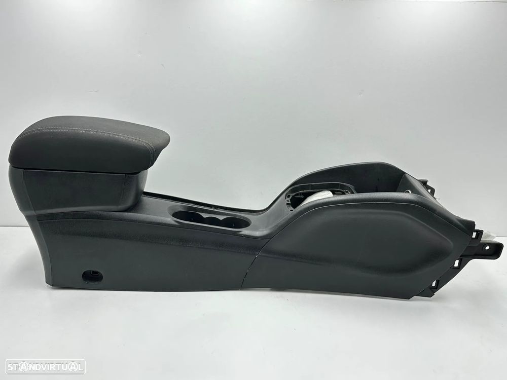 Consola Central / Apoio Braço - Fiat Tipo (2018) - 2