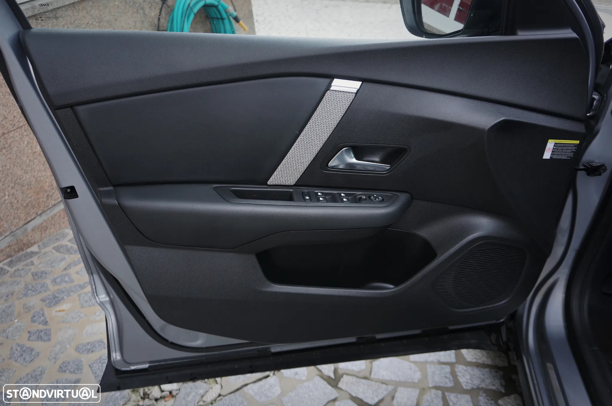Citroën C4 PureTech 130 Stop&Start SHINE - 10