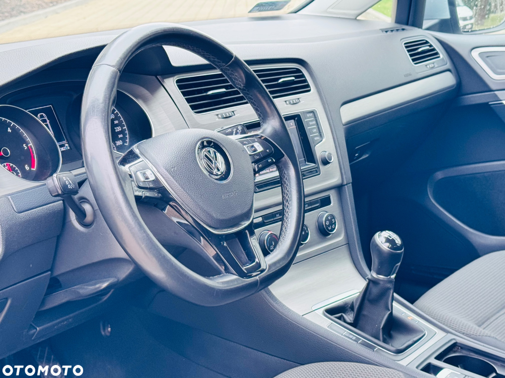 Volkswagen Golf VI 1.6 TDI Trendline - 27