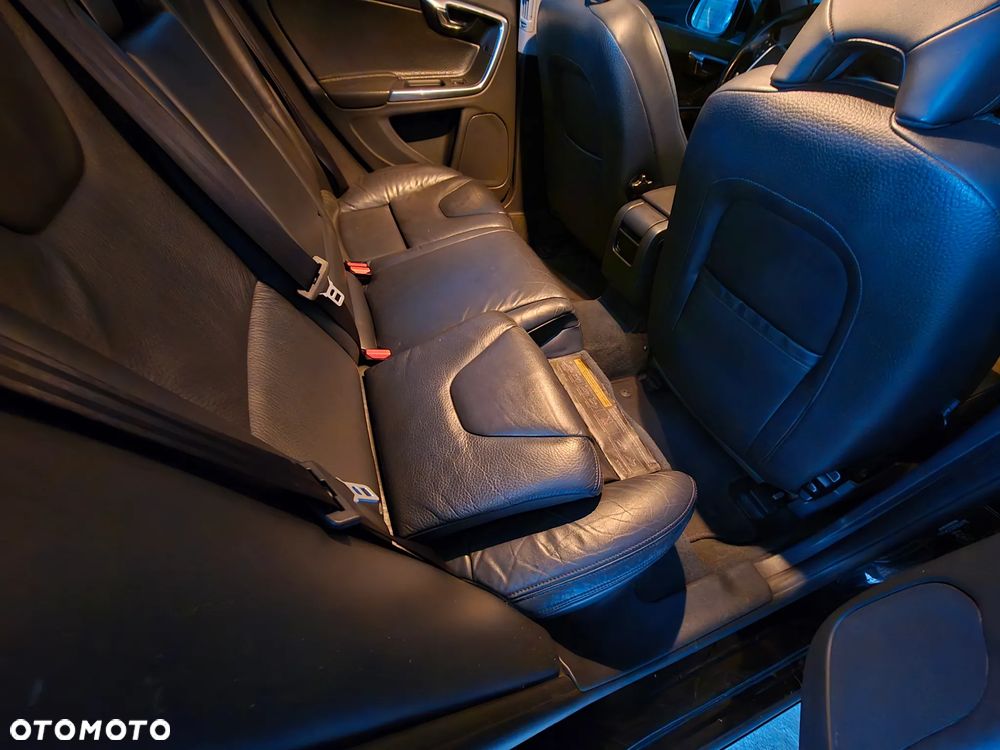 Volvo V60 D3 Geartronic Summum - 21