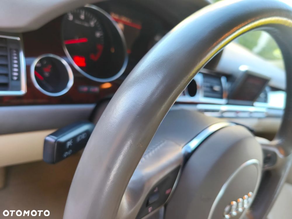 Audi A8 4.2 Quattro - 28