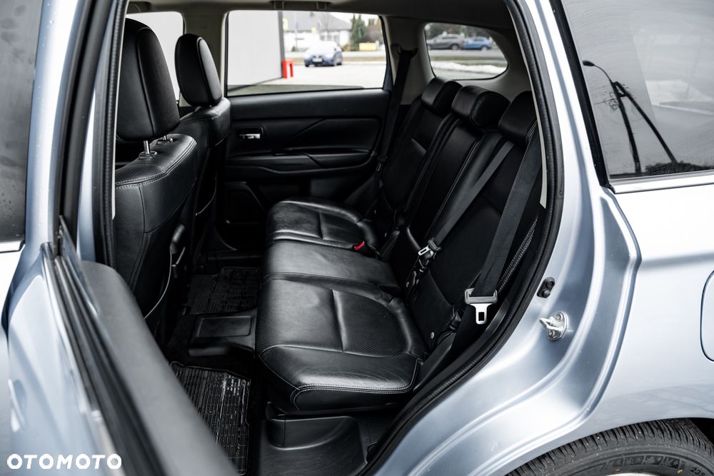 Mitsubishi Outlander 2.0 4WD Plus - 29