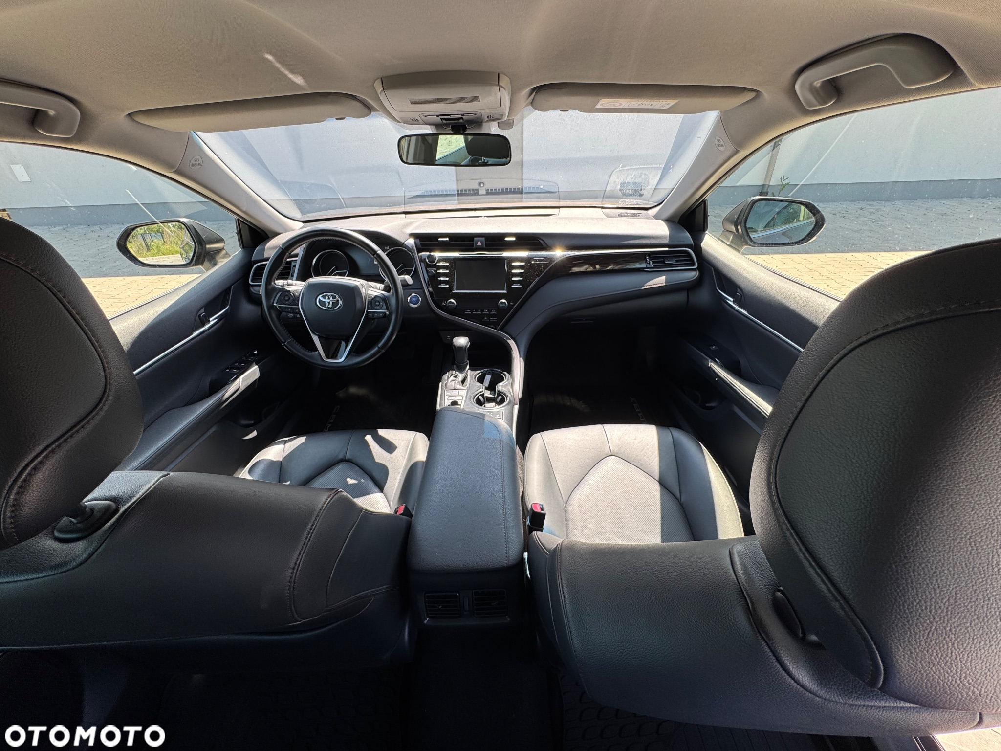 Toyota Camry 2.5 Hybrid Executive CVT - 21