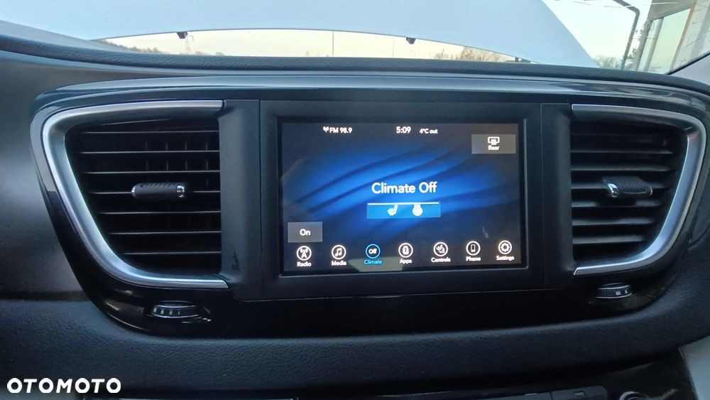 Chrysler Pacifica - 23