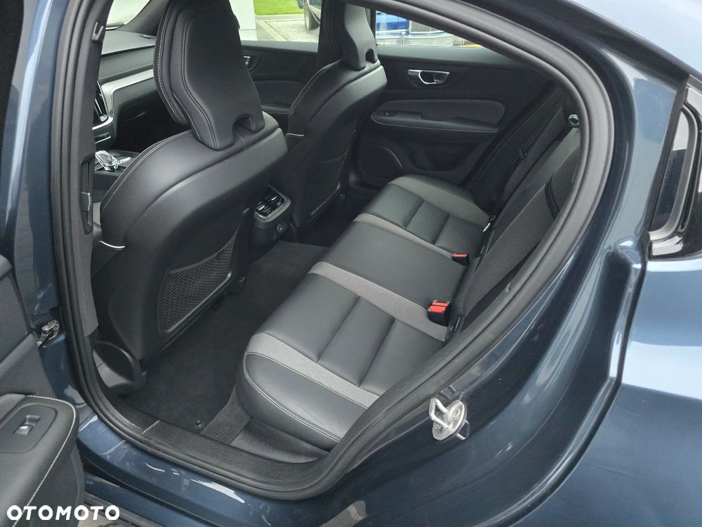 Volvo S60 B5 B AWD Ultimate Dark - 16