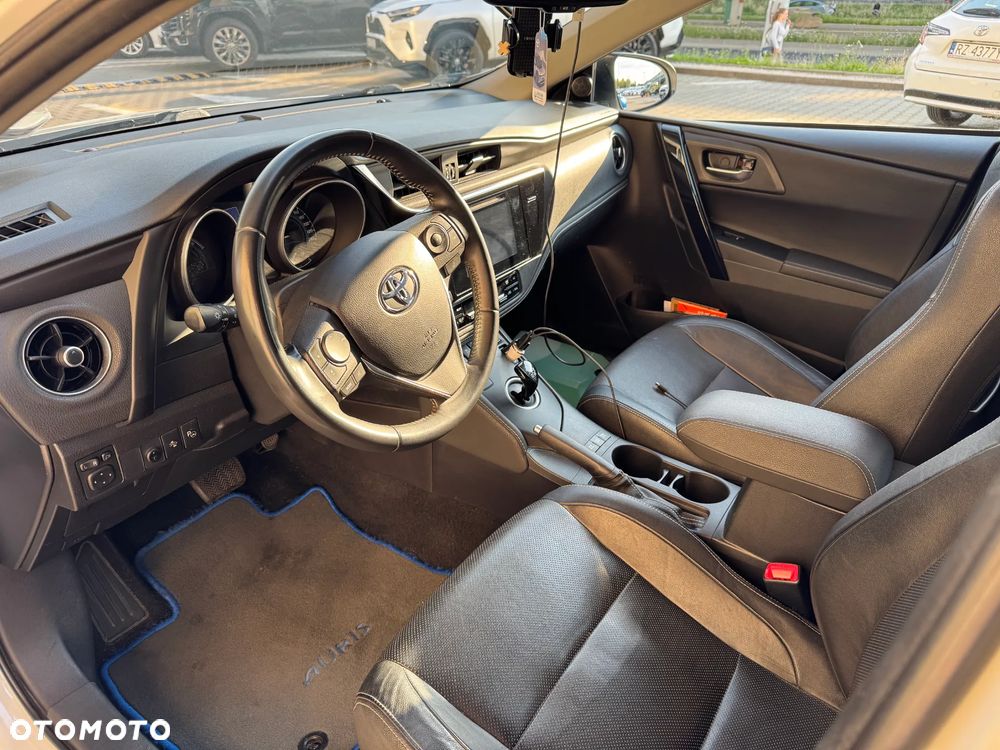 Toyota Auris Hybrid 135 Prestige - 6