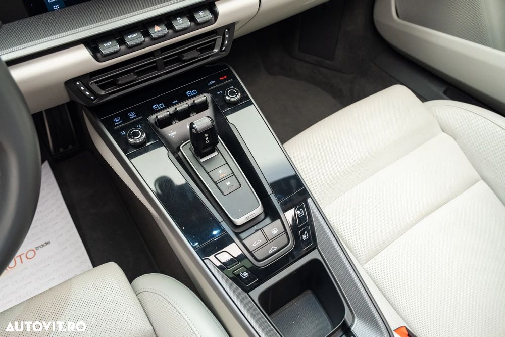 Porsche 911 Carrera 4S - 33