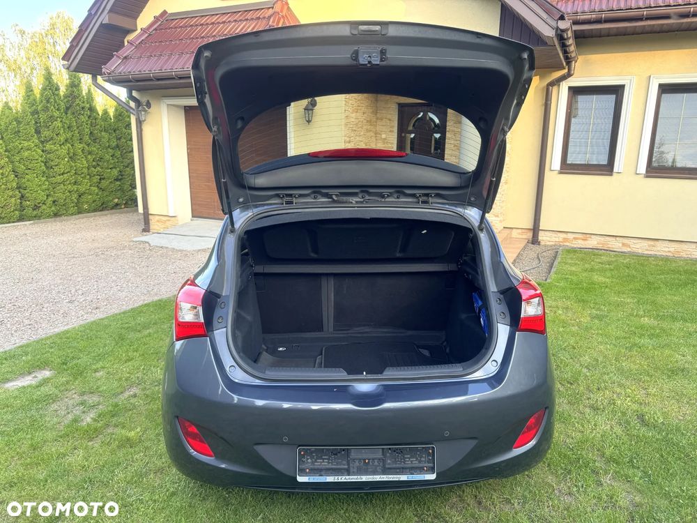 Hyundai i30 blue 1.4 Passion - 10