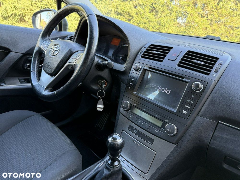 Toyota Avensis 1.8 Style - 13