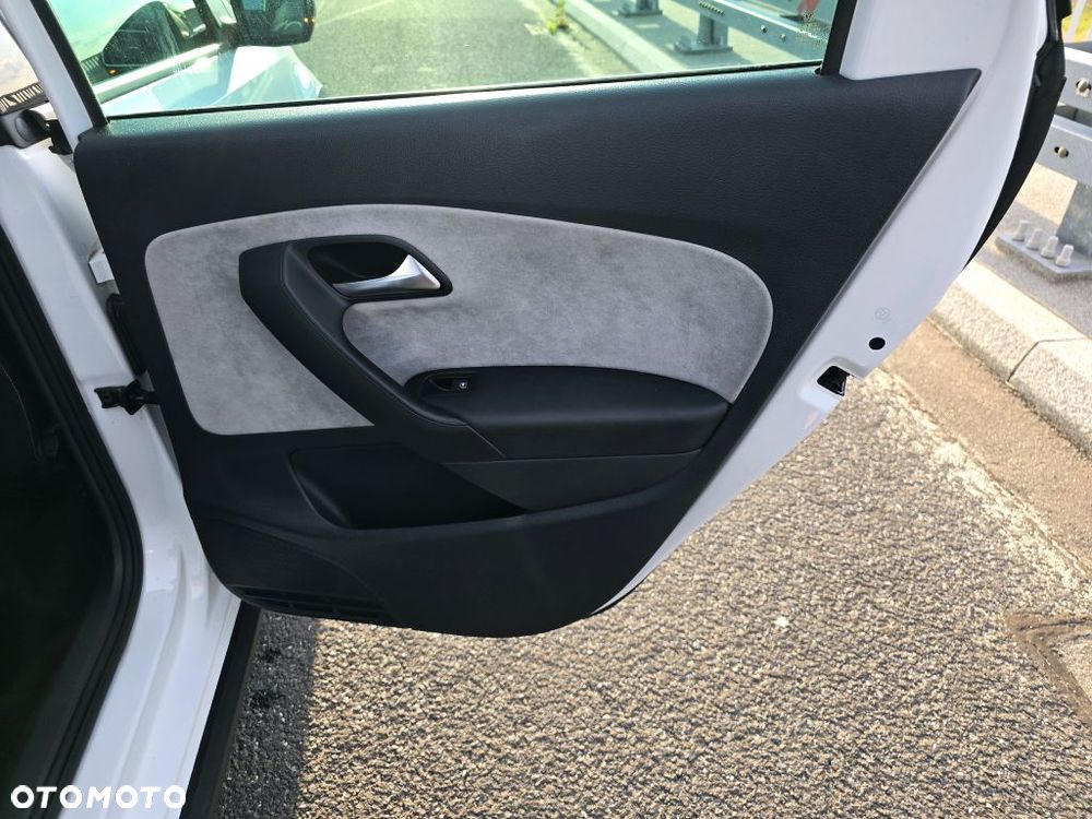 Volkswagen Polo 1.2 TSI Cross Urban White - 23