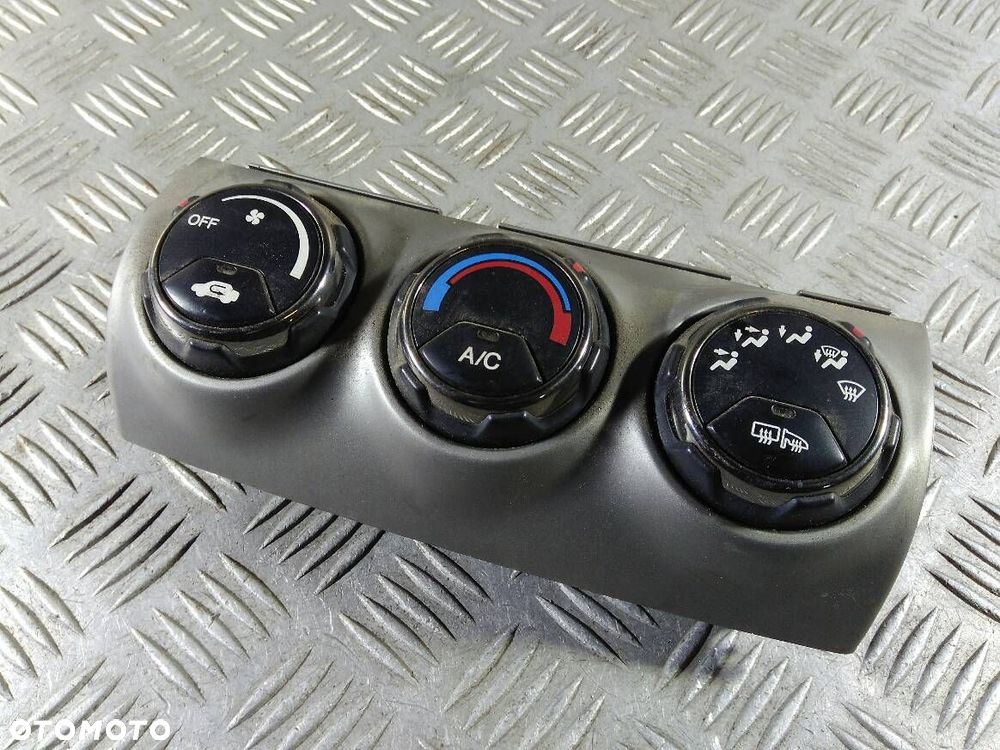 PANEL NAWIEWU KLIMATYZACJI HONDA CR-V II - 1