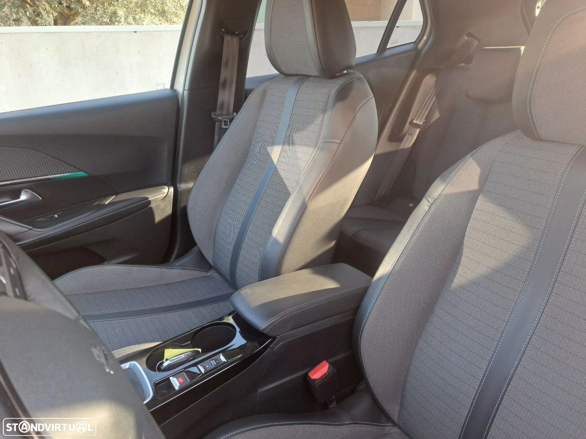 Peugeot 2008 1.5 BlueHDi Allure Pack - 10