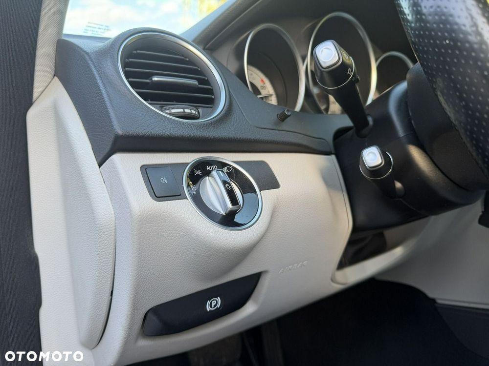 Mercedes-Benz Klasa C 250 CDI DPF 4Matic 7G-TRONIC BlueEFFICIENCY Avantgarde - 19