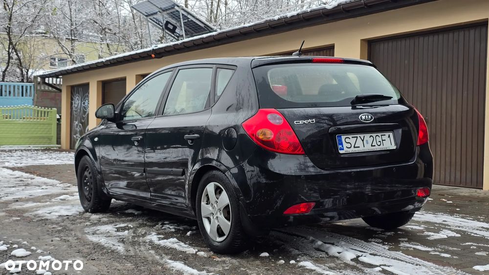 Kia Ceed - 8