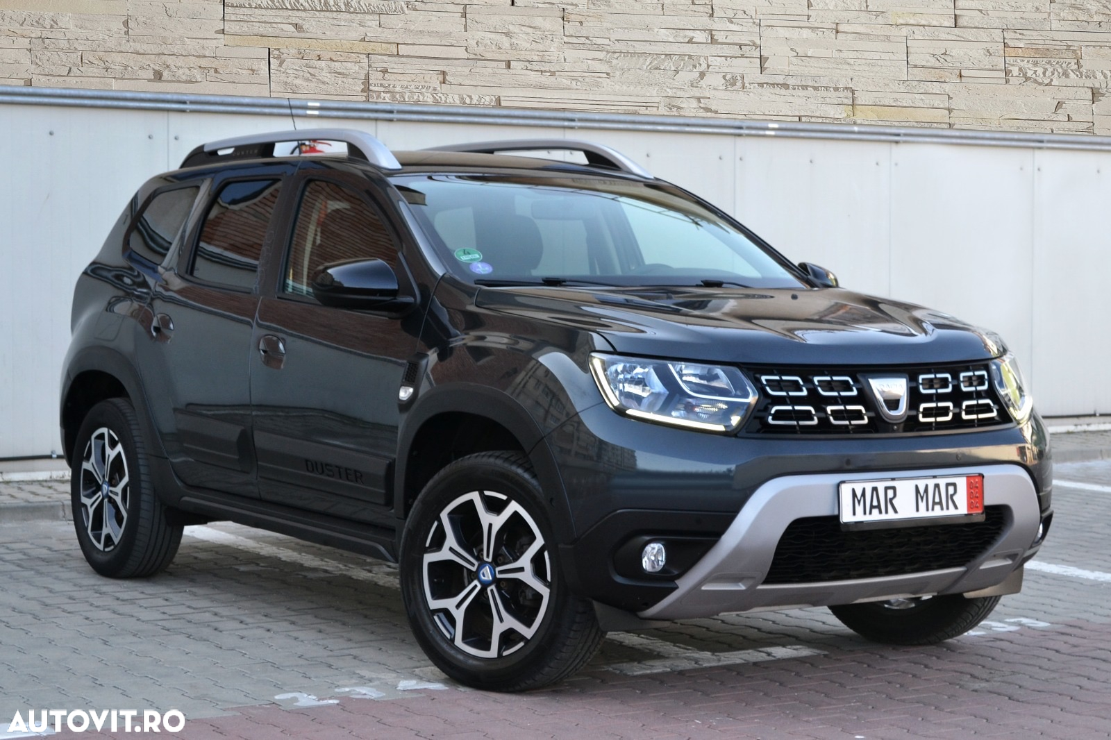Dacia Duster TCe 100 2WD Celebration - 9