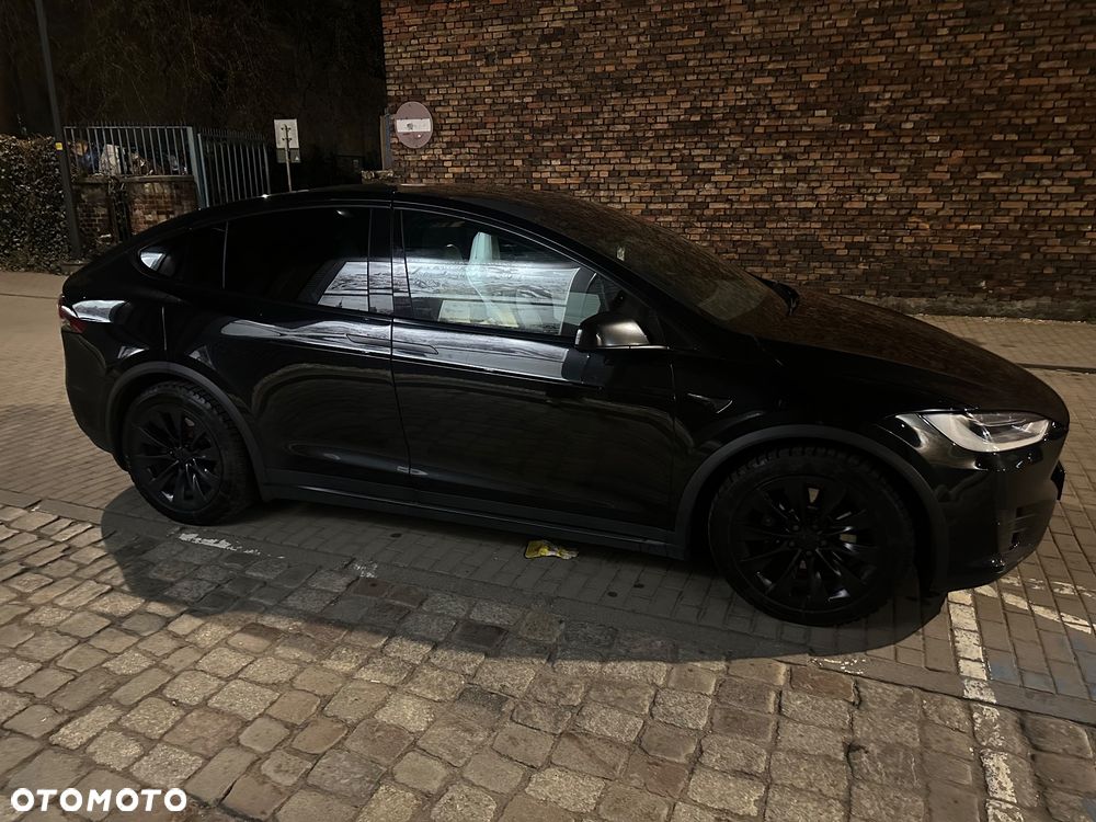 Tesla Model X - 23