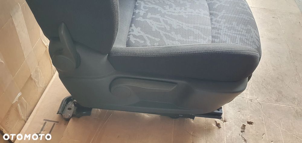 Fotel pasażera prawy przód przedni Peugeot 3008 - 5