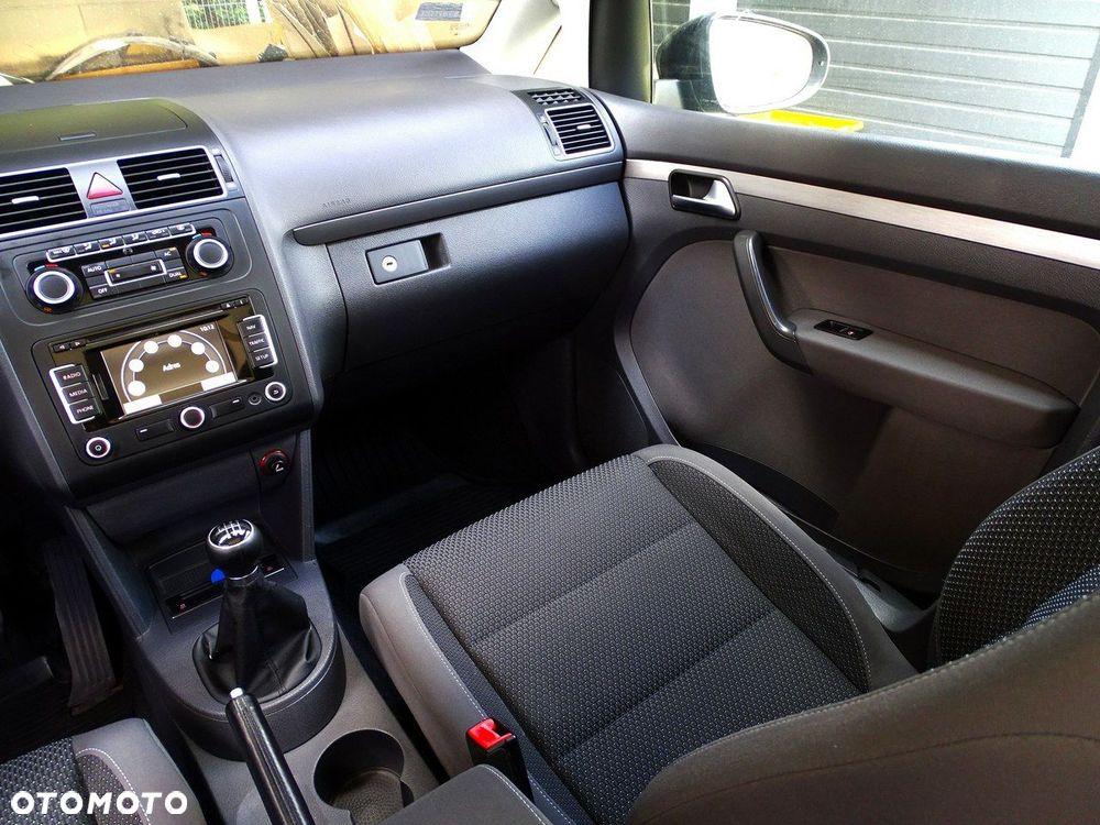 Volkswagen Touran - 30