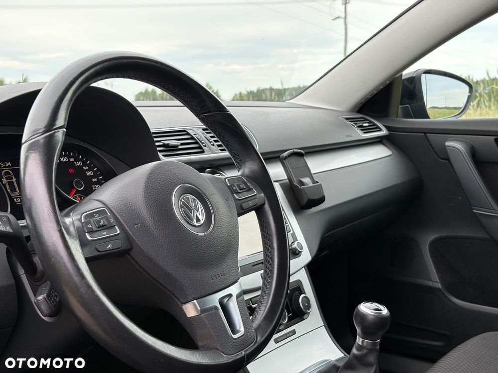 Volkswagen Passat 2.0 TDI BlueMotion Technology Highline - 16