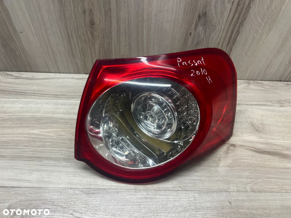 LAMPA TYLNA PRAWA VW PASSAT B6 KOMBI - 2