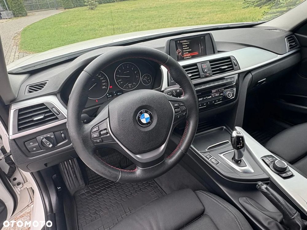 BMW Seria 3 318i M Sport - 10