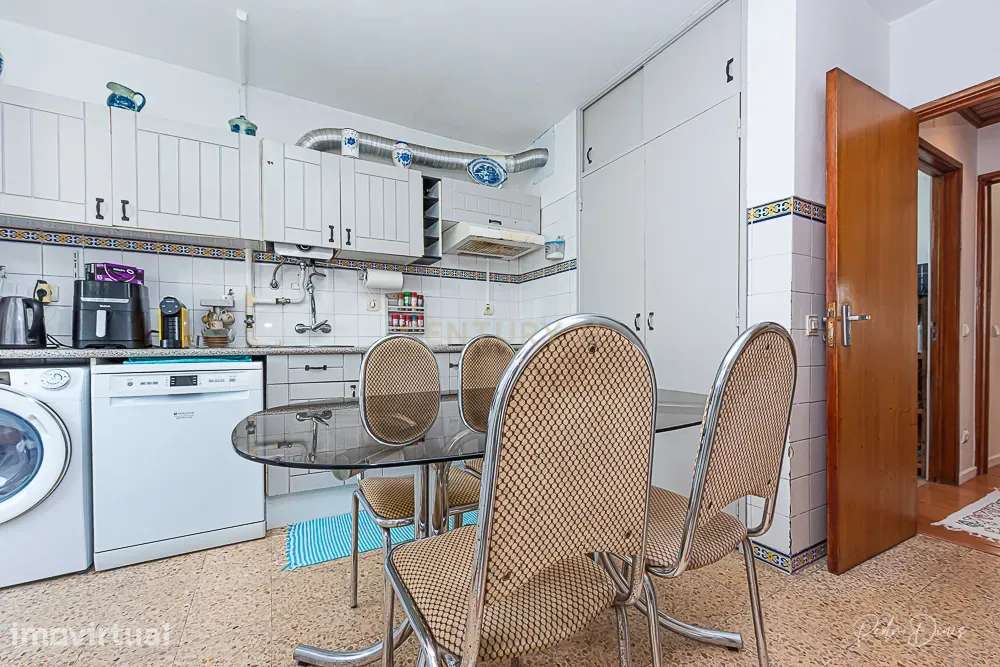 Apartamento de 4 assoalhadas c/ Varanda ESTADO IMACULADO! - Grande imagem: 5/28