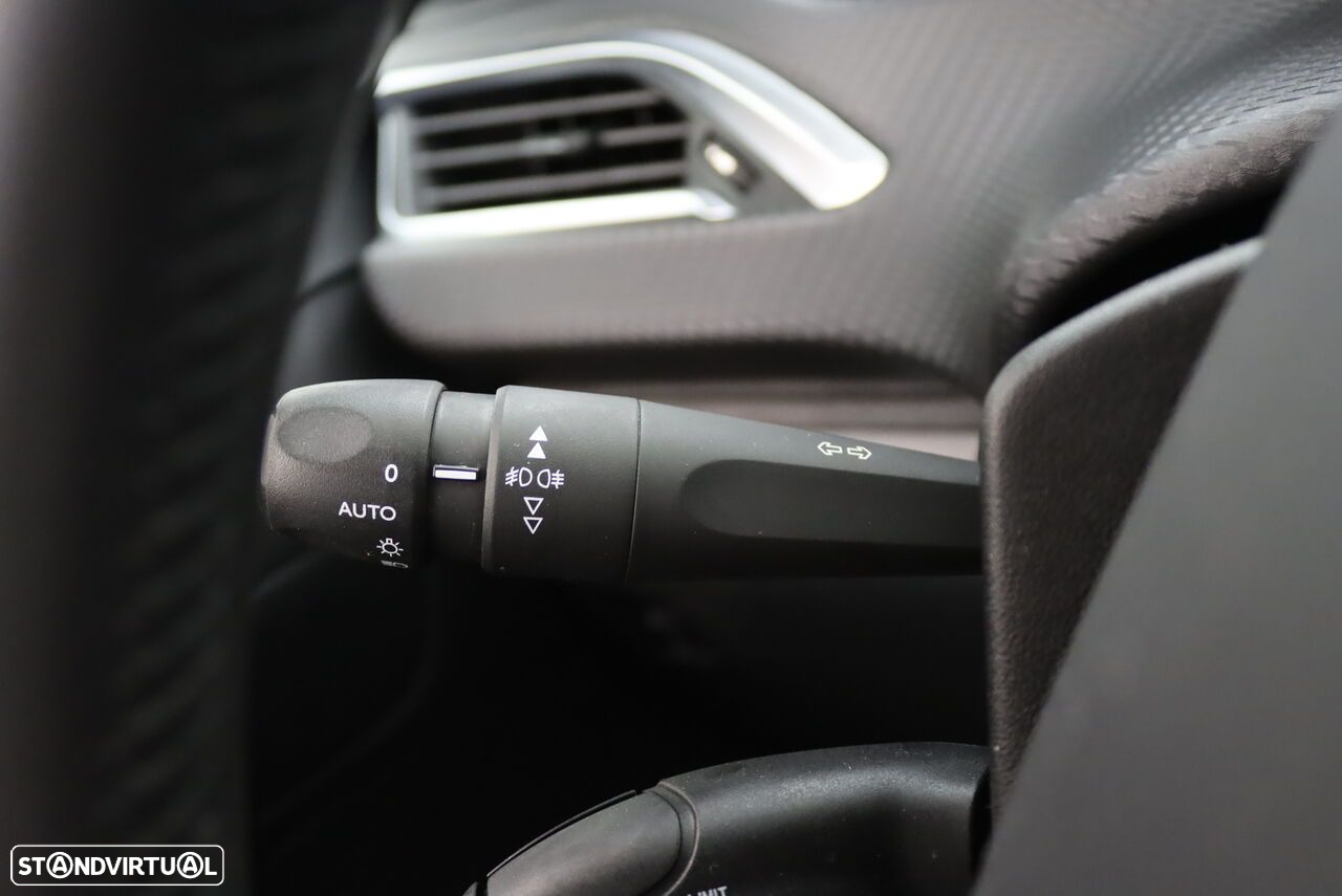 Peugeot 2008 1.5 BlueHDi Signature - 13