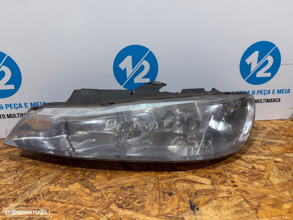 Farol esquerdo Peugeot 407 - 1