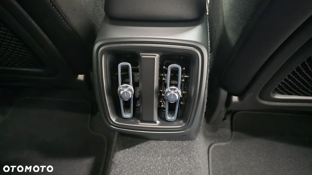 Volvo XC 40 B3 B DKG Ultra Black Edition - 14