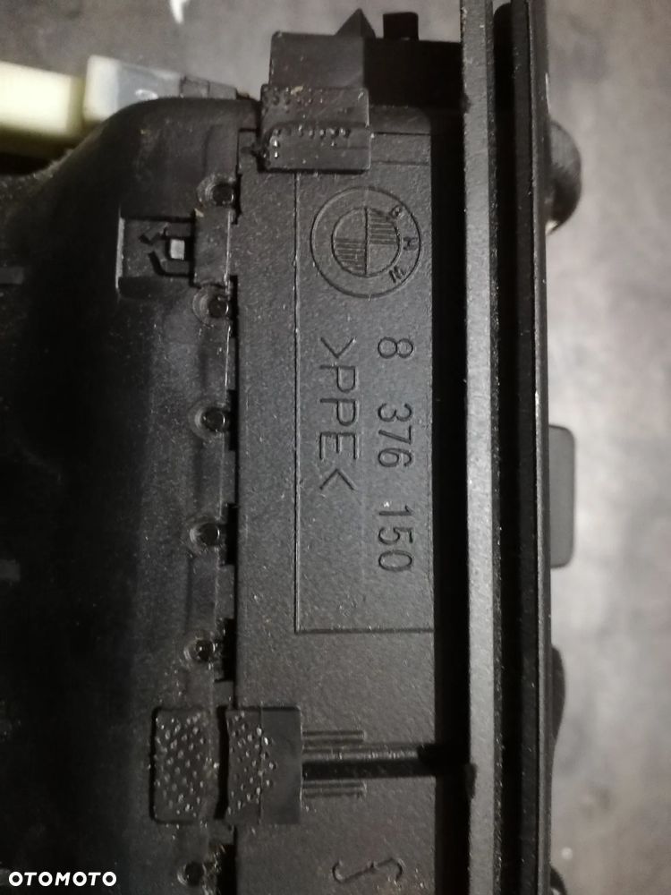 Tylna kratka wentylacyjna BMW 5 (E39) 8376150 - 3