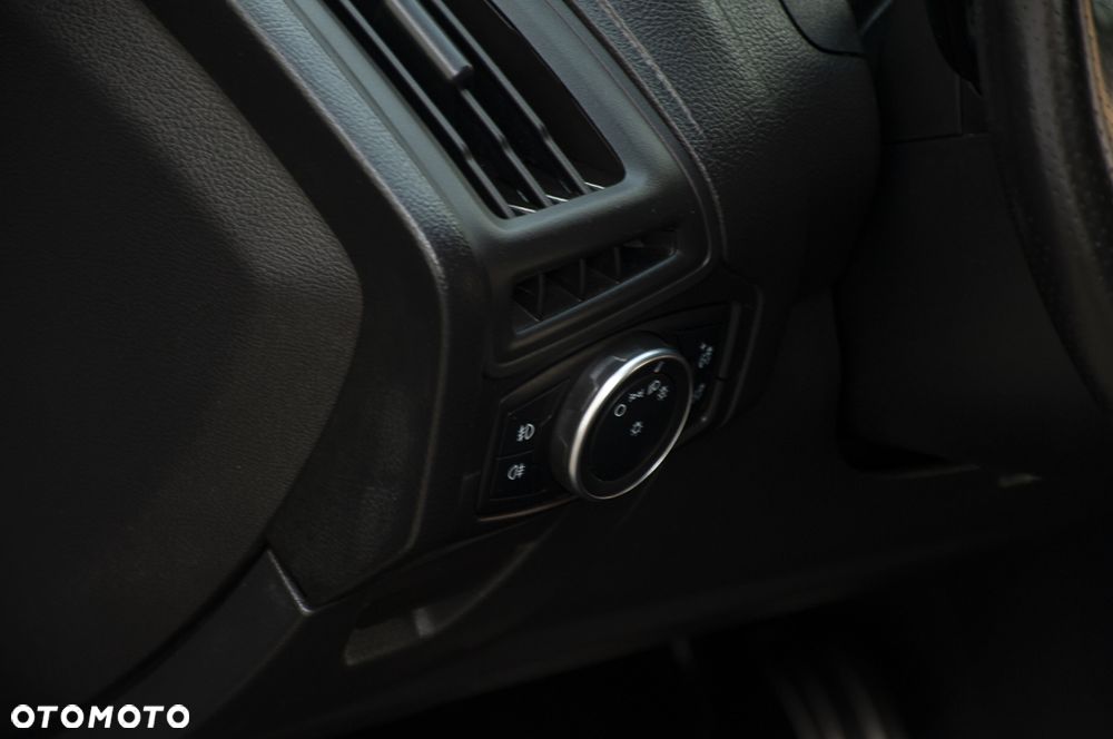 Ford Focus 1.5 EcoBlue Start-Stopp-System ST-LINE STYLE - 36