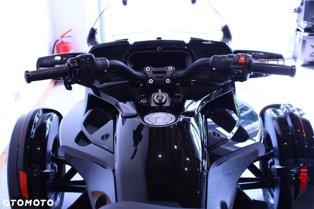 Can-Am Spyder - 12