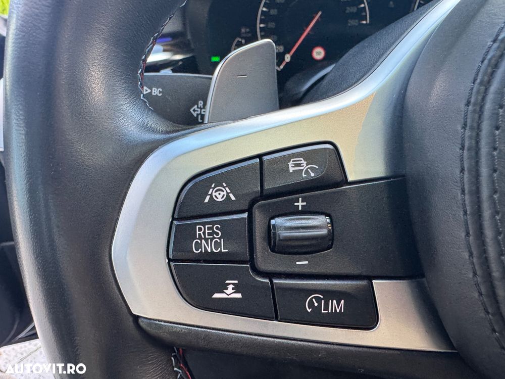 BMW Seria 5 530d xDrive - 31