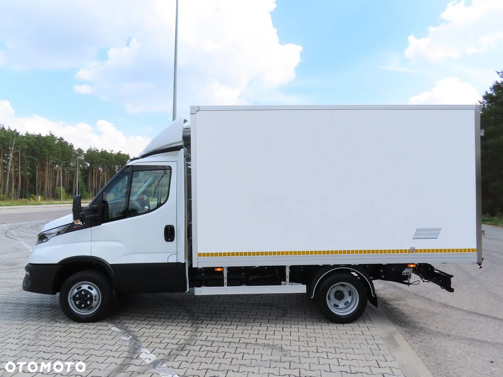 Iveco DAILY 35C16 3.0 HPI Chłodnia 7 E.Palet 3710 mm Dł. WZMACNIANY Agregat Thermo King 0*C Boczne Drzwi Zabudowy DMC 3500 DUŻA Ładowność 1160 Kg Nowe OPONY + Serwis W ASO IVECO Virtual Cockpit Carplay / Android Auto Stan Jak Nowy GWARANCJA Gotowy I Dostępny Polecam - 7