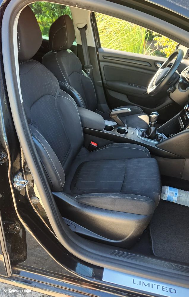 Renault Mégane 1.5 Blue dCi Limited - 11